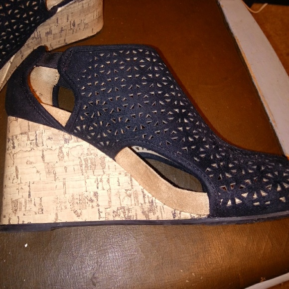Open Toe Wedges - Picture 4 of 5